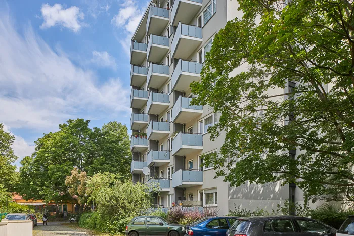 Aufzug, Bad mit Fenster, Balkon! Nachmieter gesucht! — photo 1